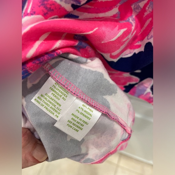 LILLY PULITZER Brewster Tshirt with white detailing. Size S. Excellent condition - Picture 7 of 9